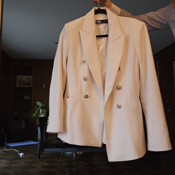 Chic Double-Breasted White Blazer - Picture 4 of 8